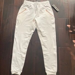 Carbon 38 Runway Joggers NWT